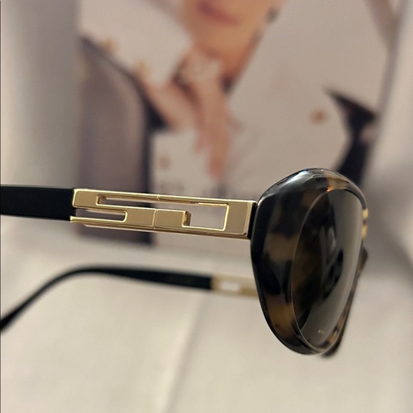St. John Brown Tortoise Sunglasses. S-513 TOR